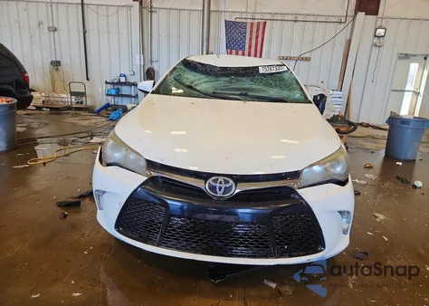 2015 Toyota Camry Le z USA, uszkodzony, nr VIN 4T1BF1FK3FU984215